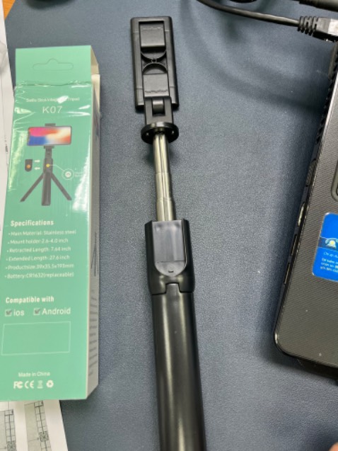 Giao Now rất nhanh. Gậy rất chắc chắn, bấm chụp nhạy. Rất ổn trong tầm giá