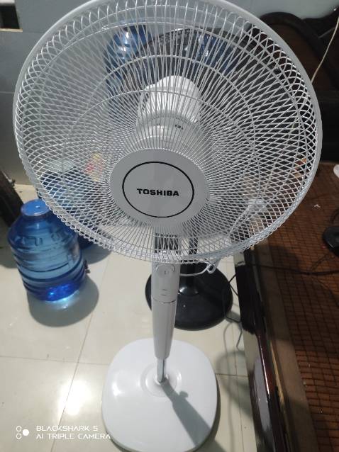 Quạt rất mát, công suất mạnh êm ái nhẹ nhàng, có remote khá nhạy và dễ sử dụng pin rời mình có thể tự lắp vào nên không sợ hết pin đóng gói nhanh chóng . giá cả tuyệt vời.