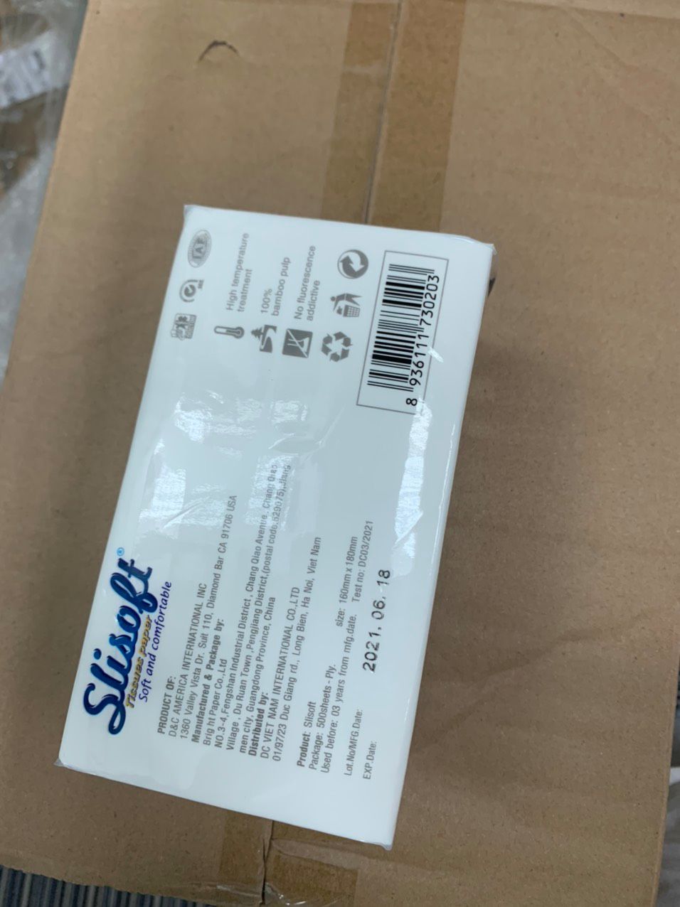 Giấy dai, bên trong có 4 lớp, giấy không bị bở bột vụn khi dùng. Dù dính nước cũng vẫn rất dai. Sản phẩm tốt