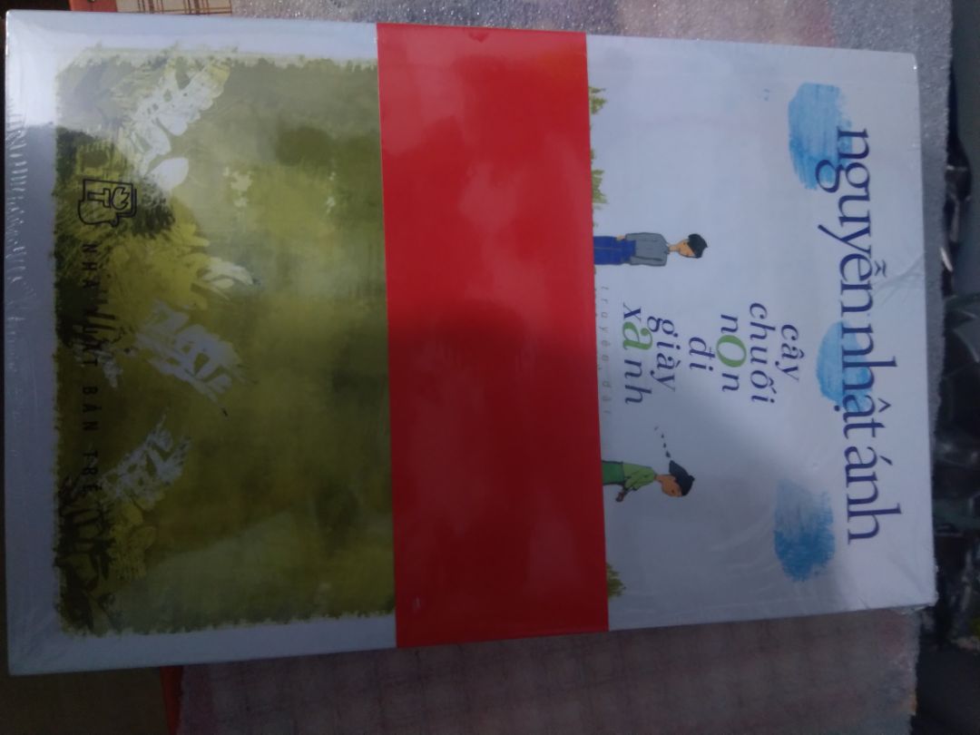 Tuy chưa kịp đọc vì tậu đến gần 20 cuốn trong dịp ngày 9/9 và dư âm của ngày này... Chuyện Nguyễn Nhật Ánh rất lôi cuốn vì đã đọc nhiều tác phẩm của ông từ lâu lắm. Tiki giao hàng nhanh, đảm bảo. Rất thích đợt sách này vì sách đẹp, giấy tốt.