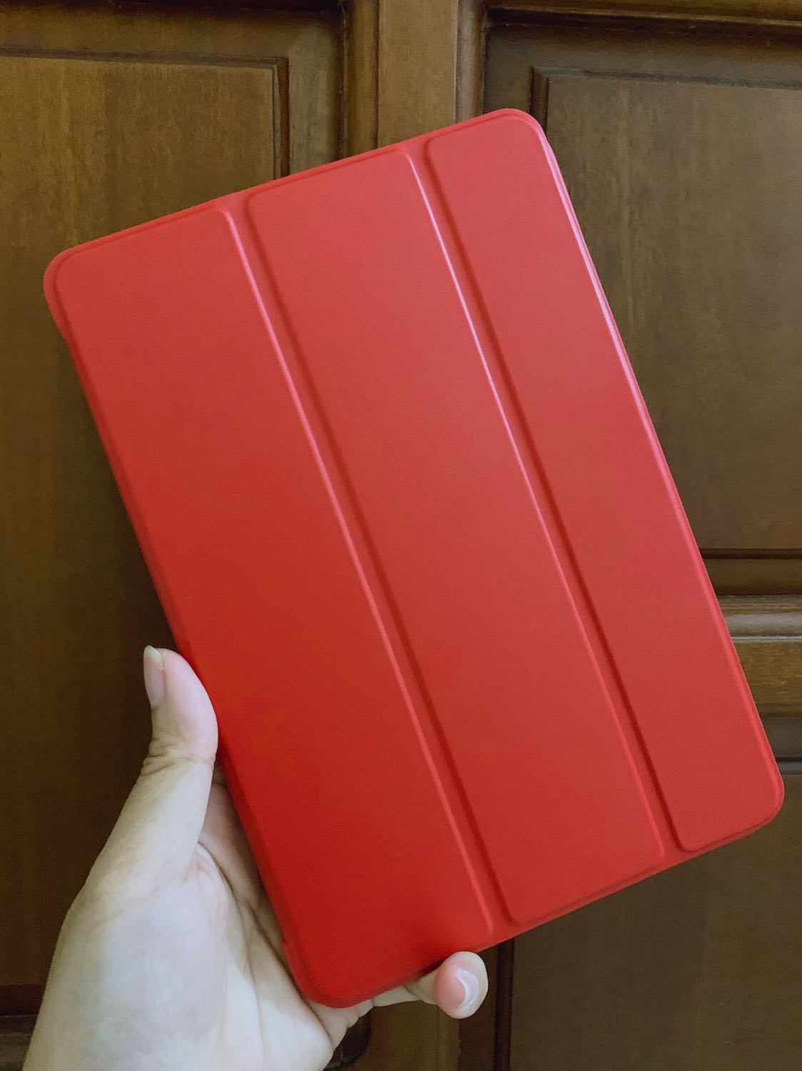Sản phẩm đẹp cầm chắc tay, chất cầm mịn, bọc vừa khít ipadmini3. Tìm mãi mới ra được bao máy là chất silicon/nhựa dẽo ưng ý, nếu mua sớm chắc máy đỡ bị móp. Đợt trước mua ốp chất nhựa mỏng cứng nên rớt bể 2 góc ốp rồi còn hư máy. Sản phẩm đẹp cầm chắc tay, chất cầm mịn, bọc vừa khít ipadmini3. Tìm mãi mới ra được bao máy là chất silicon/nhựa dẽo ưng ý, nếu mua sớm chắc máy đỡ bị móp. Đợt trước mua ốp chất nhựa mỏng cứng nên rớt bể 2 góc ốp rồi còn hư máy.
