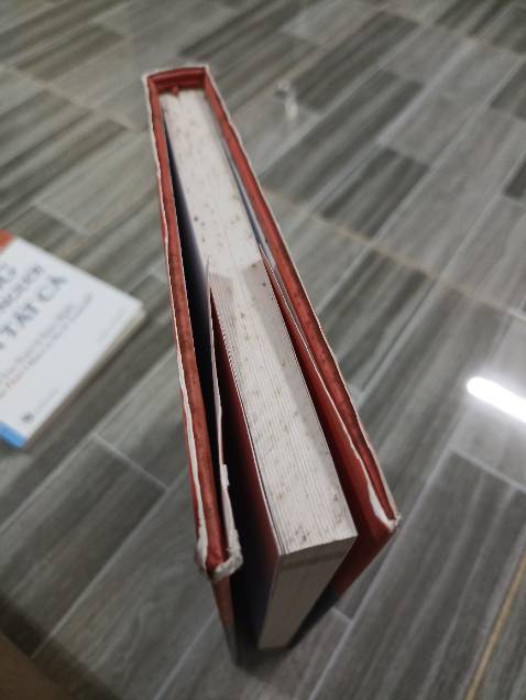 Shop giao sách mốc meo, cũ, nt không trả lời.