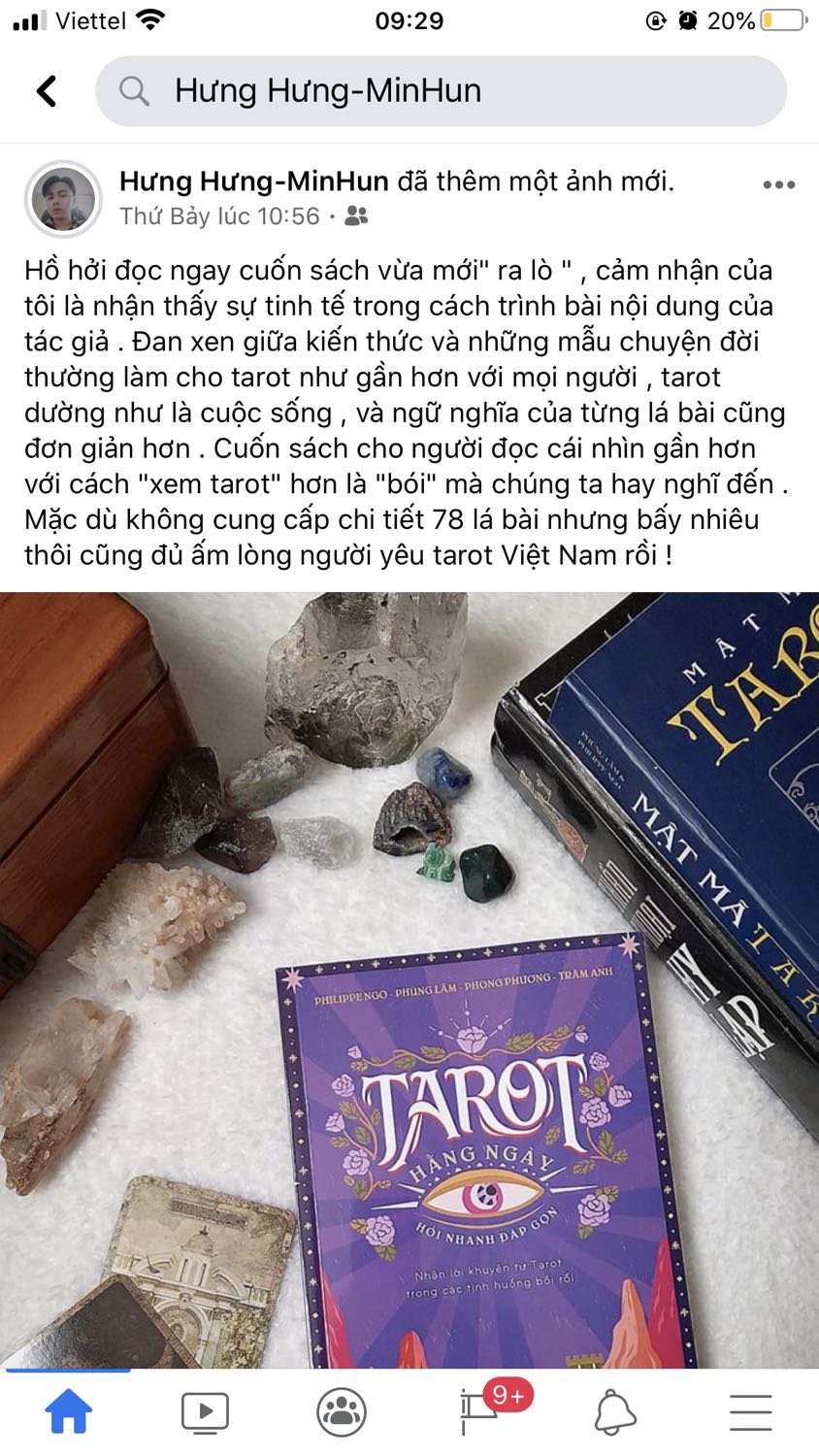 Sách Tarot Hằng Ngày rất cơ bản, nền tảng về các quan điểm về Tarot cho người mới chưa biết gì, trực tiếp không vòng vèo

Ngoài ra, tác giả còn làm App Tarot Codex: 

- dành cho chưa có bài Tarot, có thể từ sách Tarot Hằng Ngày học lên cao hơn với kiến thức chuyên sâu. 

>>> sách + app là combo cần thiết ko thể thiếu.