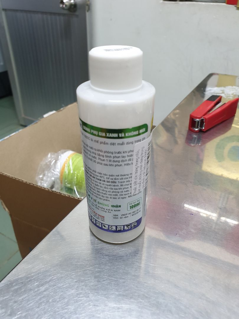 Mình mới nhận hàng nhưng chưa sử dụng, xem trên nhãn chai thì lại có 2 ngày sản xuất, 1 in mờ có dấu hiệu tẩy xóa trên thân chai NSX 16082018, 1 in rõ trên nắp chai NSX 12112019, hạn dùng là 2 năm nếu đúng theo trên thân chai thì sản phẩm này đã hết hạn! Mình mới nhận hàng nhưng chưa sử dụng, xem trên nhãn chai thì lại có 2 ngày sản xuất, 1 in mờ có dấu hiệu tẩy xóa trên thân chai NSX 16082018, 1 in rõ trên nắp chai NSX 12112019, hạn dùng là 2 năm nếu đúng theo trên thân chai thì sản phẩm này đã hết hạn!