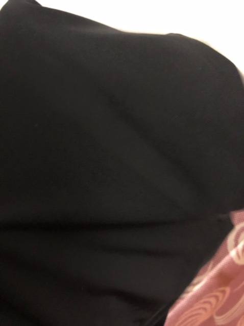 Vải ưng ý, mát, mỏng trơn mượt. Giống y hình. Giao hàng nhanh cực. Giá quá rẻ.