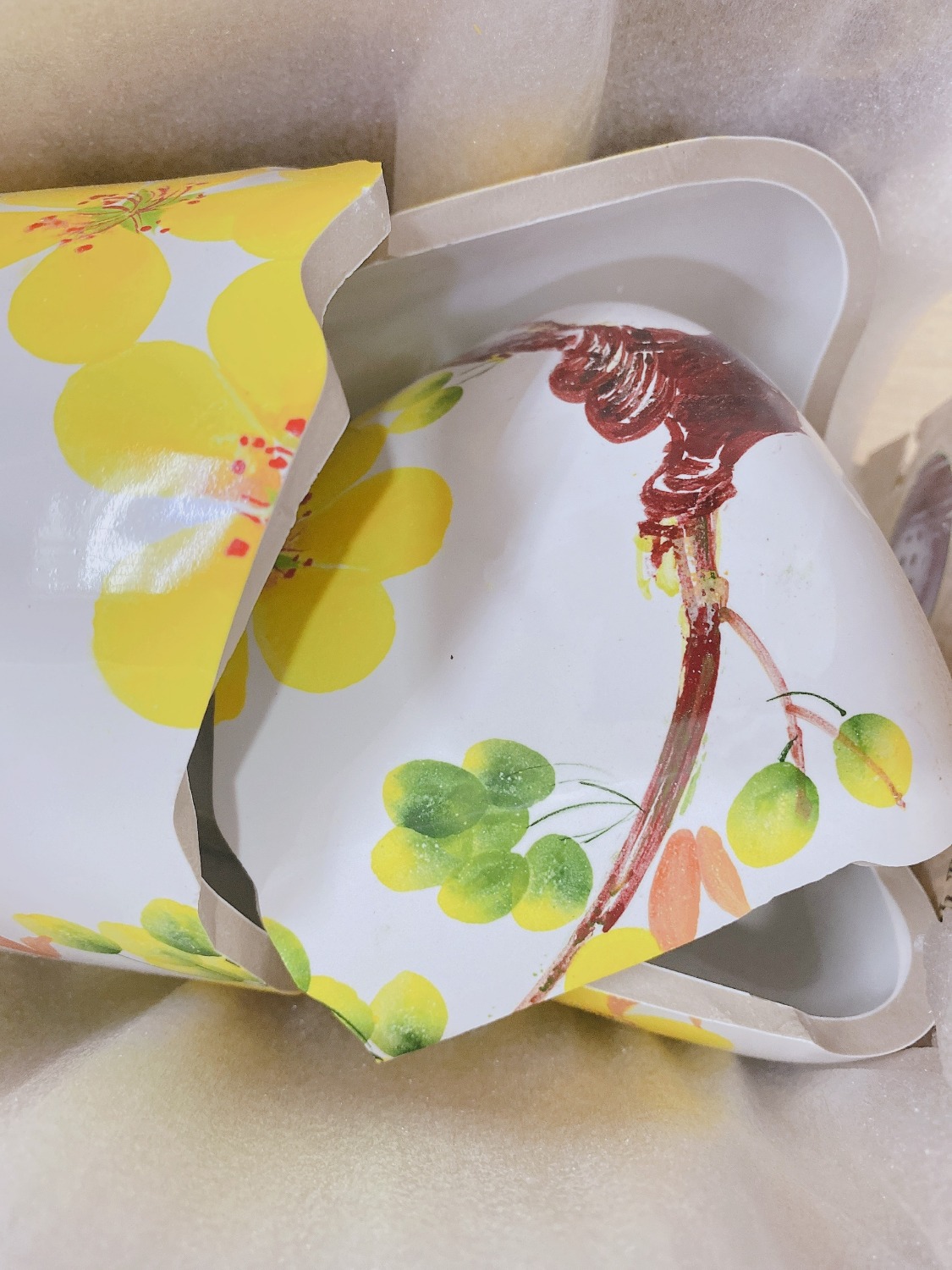 Vừa nhận được hàng, mở ra thì bị bể, chắc là do khâu vận chuyển. Vừa nhận được hàng, mở ra thì bị bể, chắc là do khâu vận chuyển.