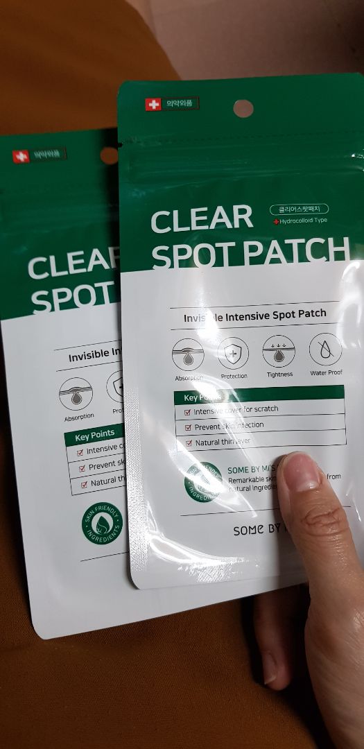 giao hàng nhanh chóng, miếng dán nhiều kích cỡ, bám chắc, làm giảm sưng mụn, gom cùi mụn vừa che sưng đỏ thẩm mỹ, vote 5 sao.