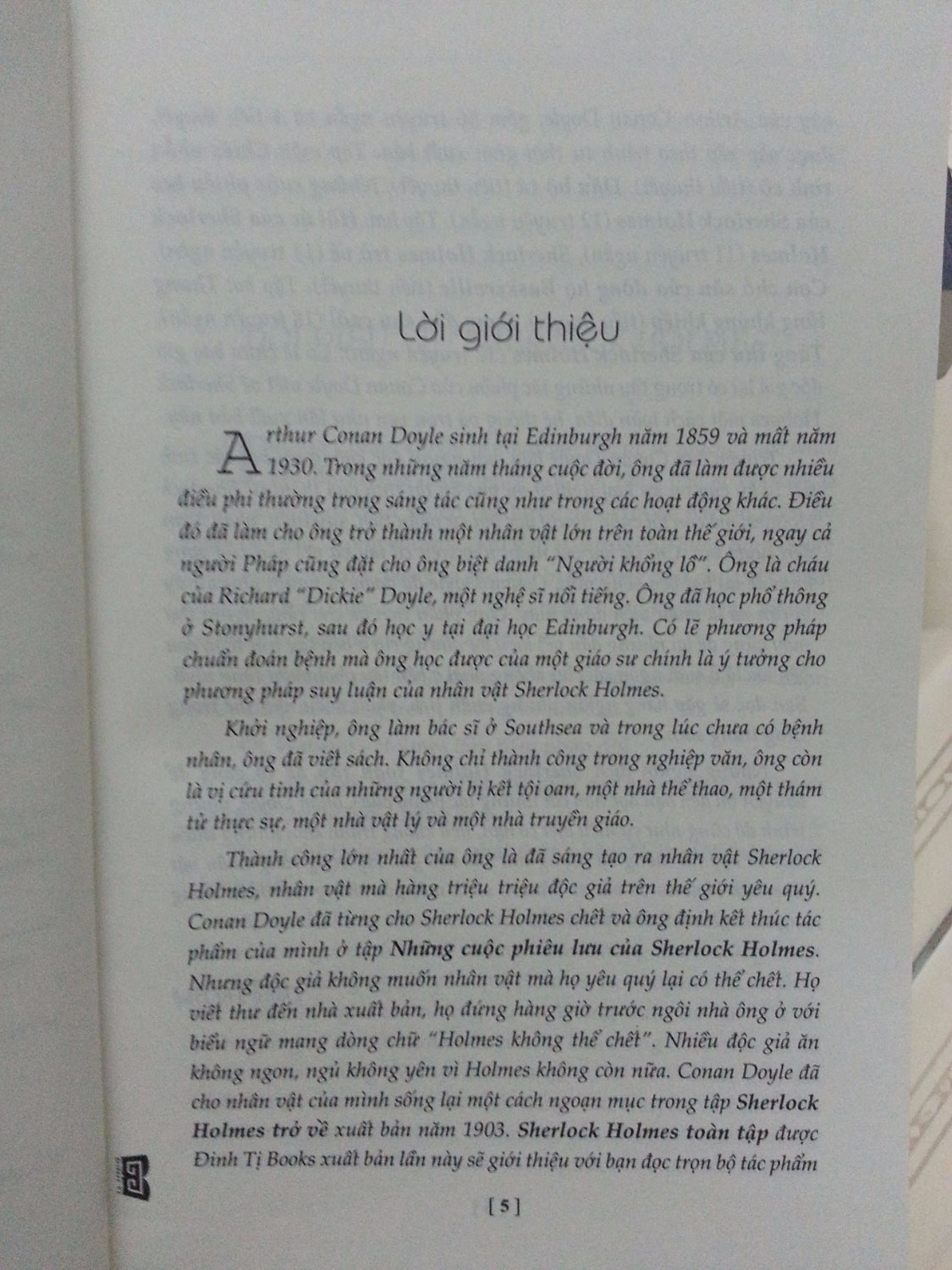 Sáng đặt hàng sớm, chiều bên Tiki đã gửi sách tới chỉ trong 1 ngày thôi, thích dịch vụ ship hàng ở tiki cực kì nhanh, hàng nhận đúng mô tả , tiếc là cái hộp sách bọc kĩ nên bị móp 1 tí ở góc hộp, nhận được sách đúng như trên web, thơm mùi giấy, giấy tốt, màu hơi vàng, có cảm giác đọc sách hơi cổ điển tí :)), nội dung ok, chữ viết rõ ràng, bộ sách rất đáng tiền mua trong đợt giảm giá này :))