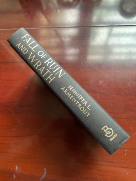 Sách bìa cứng, có bọc seal, đẹp.