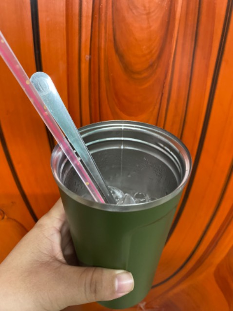 Shop giao đúng màu đúng mẫu, giao hàng siêu nhanh chưa tới 24h. Thấy bên trong ko phải đúc nguyên khối sợ ko giữ đc nhiệt nên hơi lo, nhưng xài mấy hôm thấy cũng ok. Cho shop 5 sao.