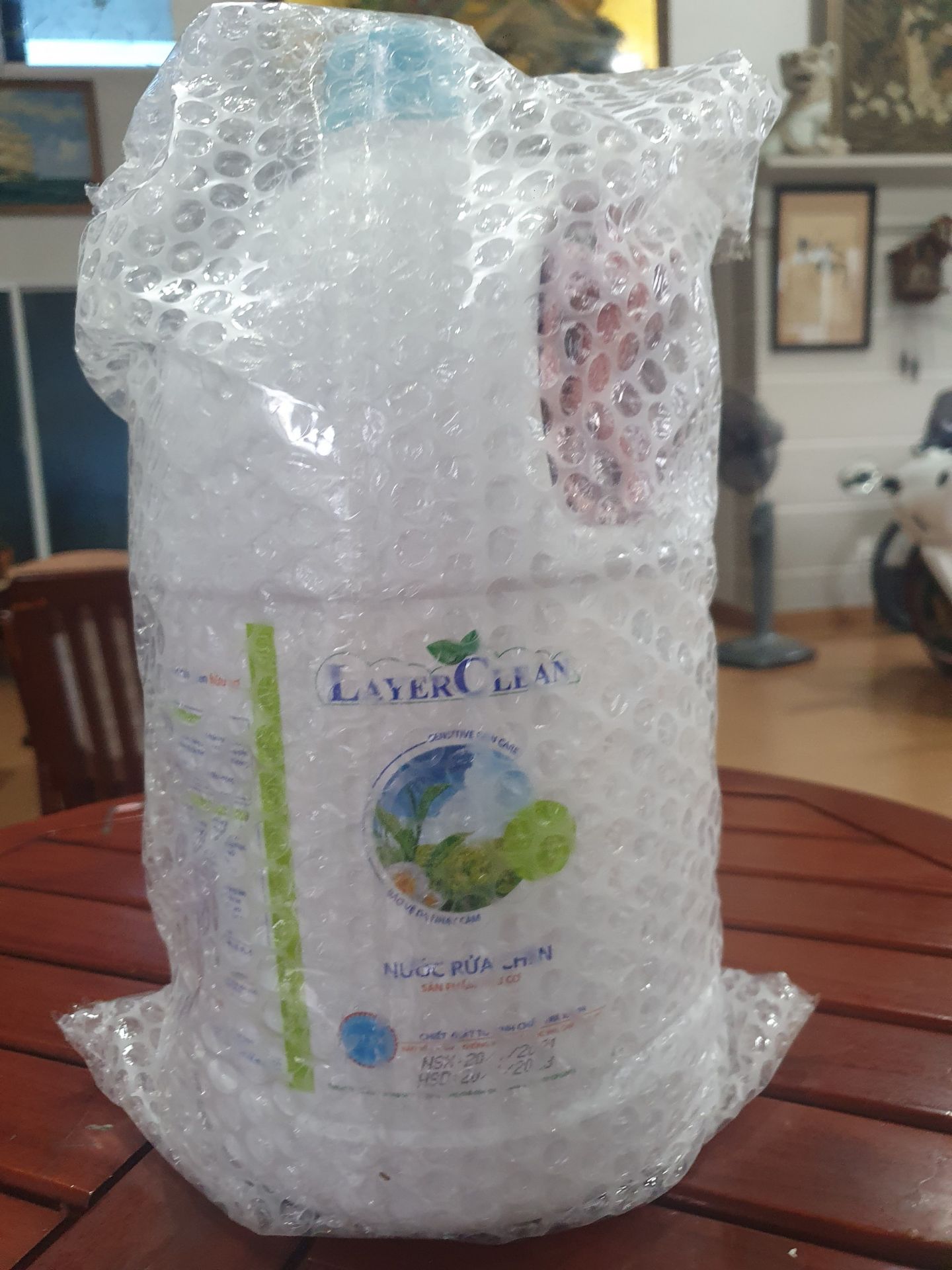 Loại này mình từng sử dụng, xài ok, an toàn, tự nhiên, thành phần thân thiện với môi trường nên khá yên tâm. Sau khi dùng da tay không bị khô ráp, mùi thơm nhẹ, dễ chịu. Tiki giao hàng nhanh, nhân viên thân thiện.