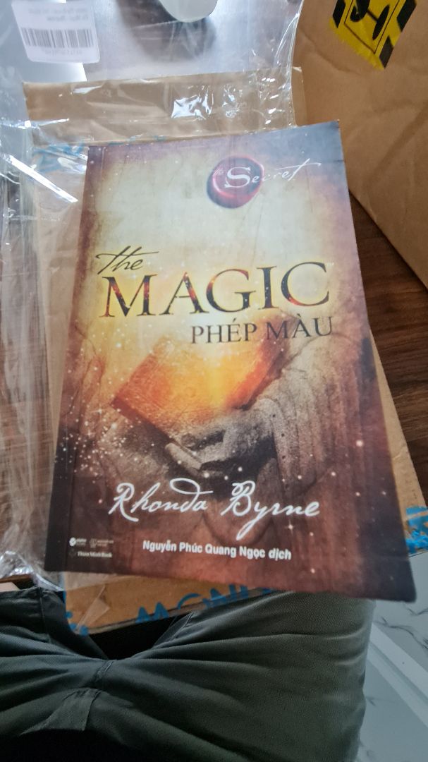 cuốn Power chất lượng ok, cuốn Magic chất lượng giấy kém, bìa mềm