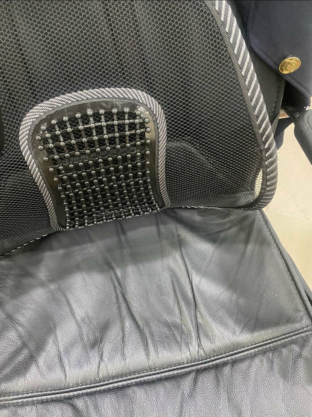 Tấm đệm chắc chắn, có 3 dây cố định đệm với ghế. Giá cả phù hợp, phải chăng. Đỡ mỏi khi ngồi lâu. Tấm đệm chắc chắn, có 3 dây cố định đệm với ghế. Giá cả phù hợp, phải chăng. Đỡ mỏi khi ngồi lâu.