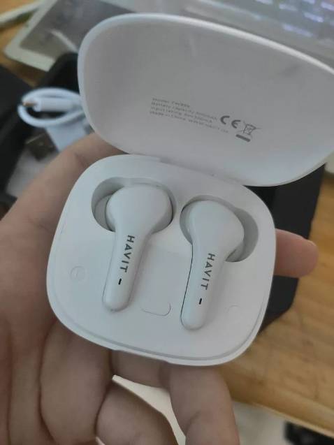 Đầy đủ phụ kiện. Giao nhanh quá trời, k nghĩ săn sale hqua mà hnay giao tới. Chất âm ổn, âm bass ok còn lâu dài sẽ *** thêm