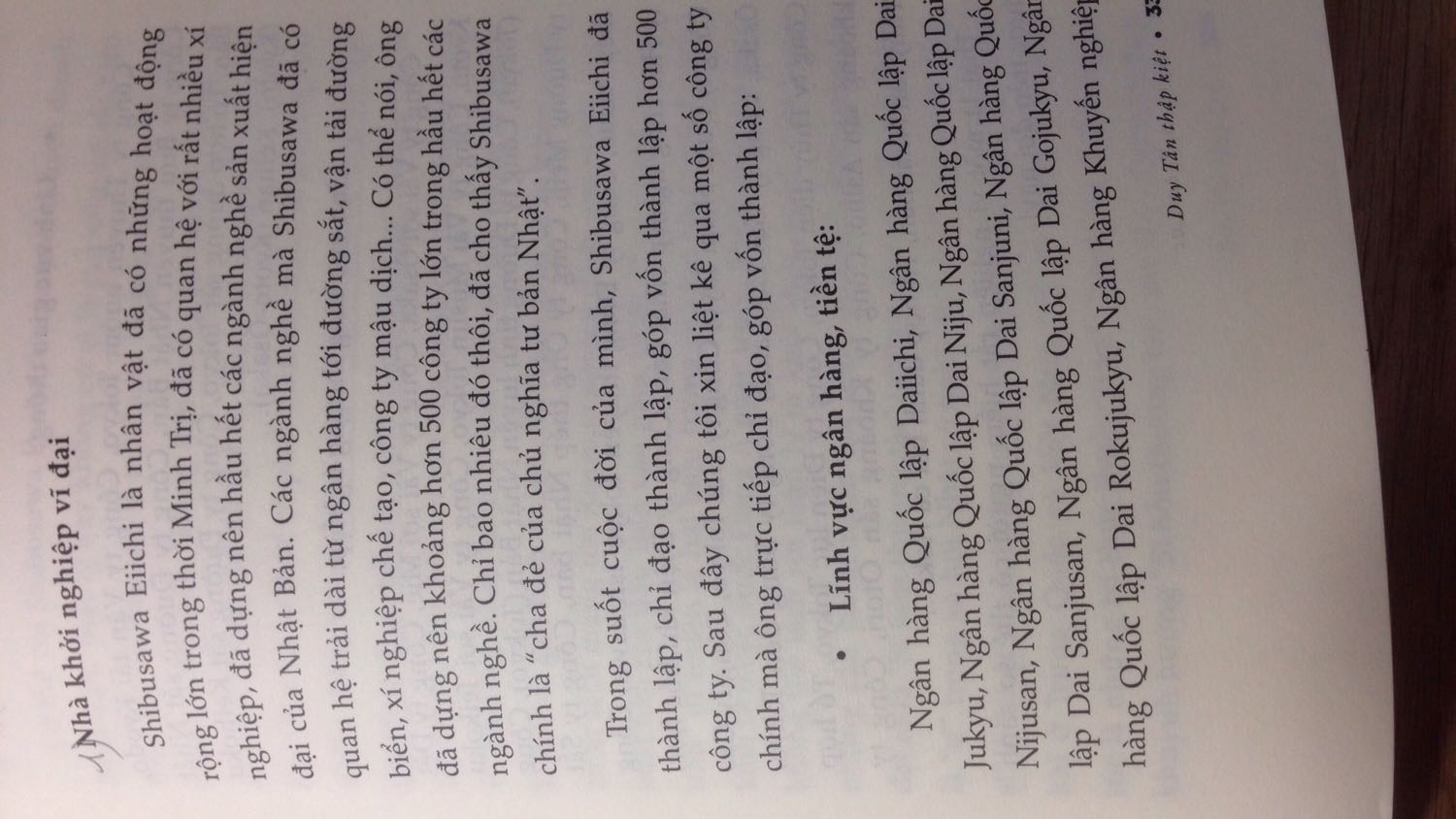 Yukichi với "khuyến học" là nhà tư tưởng khai sáng lập ra Nhật Bản hiện đại. Đó là điều tôi đã biết cho đến khi đọc xong quyển này. Nếu có thể tóm lại một câu nhờ đâu mà nước Nhật trở nên hùng mạnh duy nhất trong châu Á thì tôi thấy có 2 điều: 1- vì đây là đất nước của những samurai, không vài vài trăm đâu, ... rất rất nhiều samurai (mà tinh thần quân tử, xem thường cái chết của samurai thì bạn biết rồi đấy); 2-10 Đại Quân Tử (nhân vật kiệt xuất) trong sách này đã lựa chọn kiến tạo nước Nhật mới thông qua cuộc đời của mình, từng cuộc đời đều là những cuộc phiêu lưu hiểm hách, đáng ngưỡng mộ. Đừng bỏ qua nhé!

P/s: trong ảnh là trang tôi chụp về vĩ nghiệp của Ngài Shibusawa Eiichi - nhà khai nghiệp vĩ đại (cả đời ông chỉ dùng để khai nghiệp, ông có 500 công ty cả thảy). Nếu ông còn sống, chắc Elon cũng phải học hỏi.