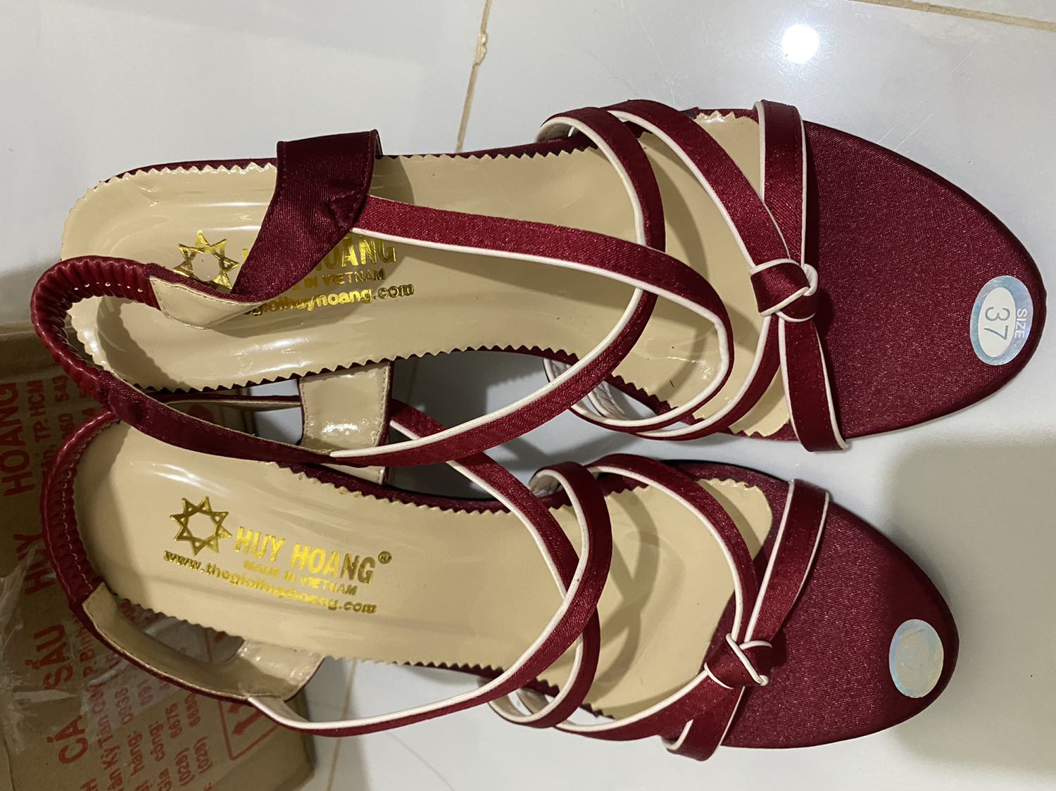 Sp đẹp mà size bị nhỏ. Shop nhiệt tình hướng dẫn đổi trả. 
Cám ơn shop