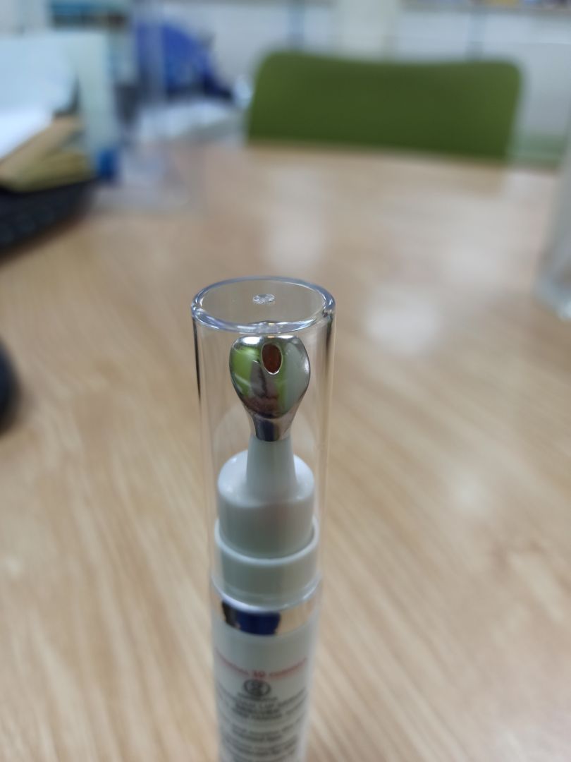 thoa vào làm ẩm môi hiệu quả , mùi thơm dễ chịu . Phù hợp cho những ai môi khô nức đang cần được dưỡng phục hồi thoa vào làm ẩm môi hiệu quả , mùi thơm dễ chịu . Phù hợp cho những ai môi khô nức đang cần được dưỡng phục hồi