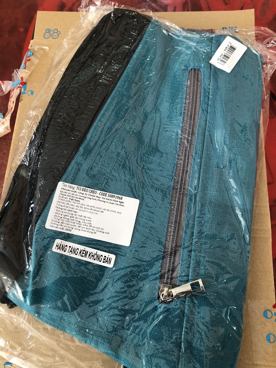 Hàng chính hãng, khả năng chống ồn chất lượng, mình mua về vừa nghe nhạc vừa tập trung làm việc rất hiệu quả. Mua 11.11 đc giảm giá còn 5tr4 nên rất là ưng luôn, còn đc tặng kèm tui đeo sony vải tốt nữa. 5sao k bàn cãi.