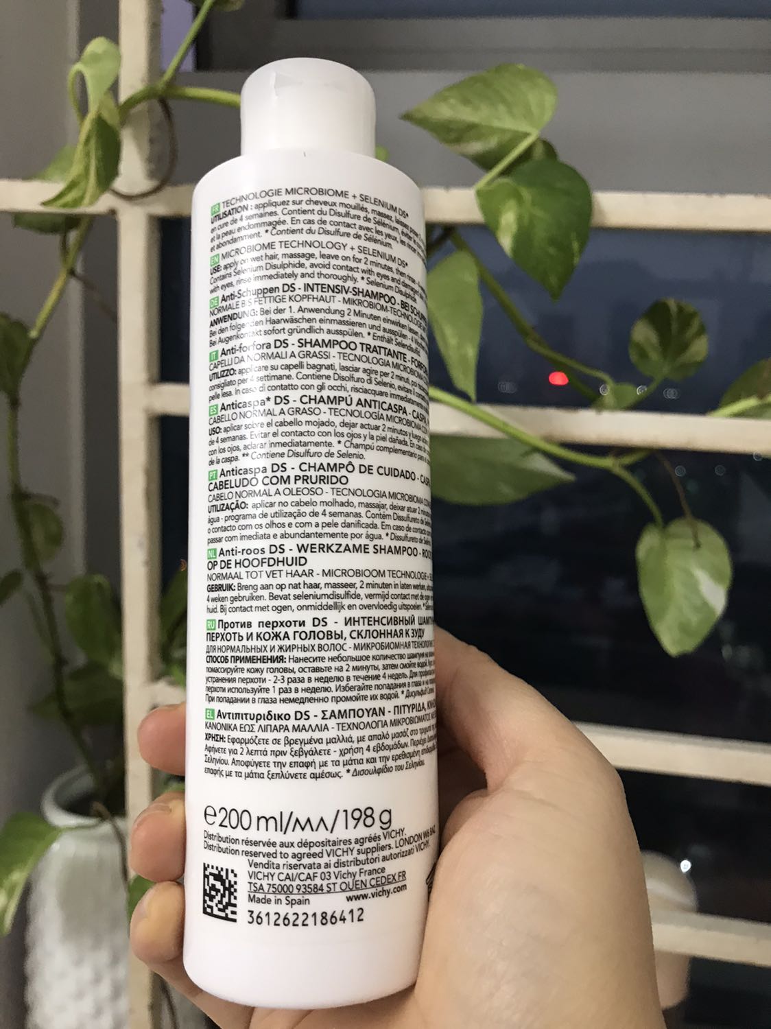 Mới dùng lần đầu, thấy giảm gàu và nhẹ đầu hẳn. Nên dùng thêm dầu xả để tóc mượt, đỡ khô nhất là trong mùa đông hanh này.