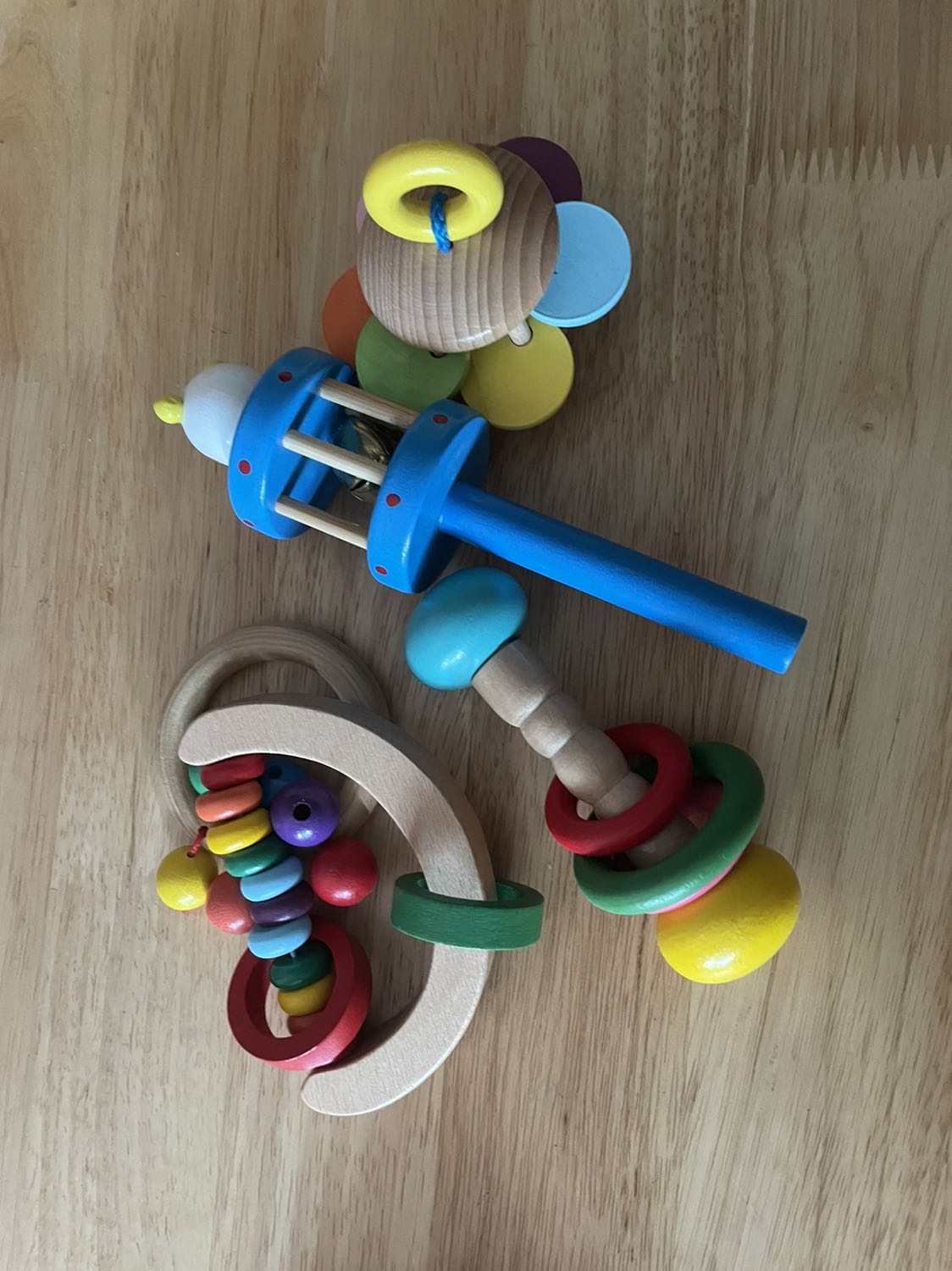 Đồ chơi dễ thương,hợp cho bé từ 2 tháng khi bắt đầu khám phá thế giới xung quanh bằng các giác quan của mình.