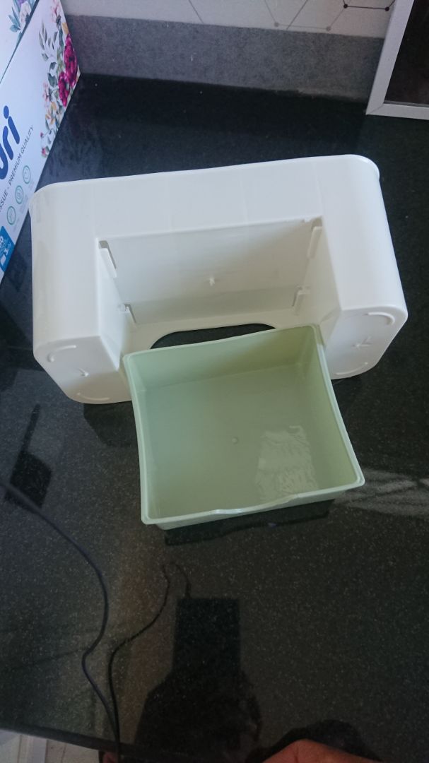 kích thước ô khay nhỏ không để được các loại mỹ phẩm.
khay kéo ọp ẹp lỏng lẻo không khớp với khung to, kéo ra kéo vào là bung ra khỏi ray liền.
mua về không dùng được.