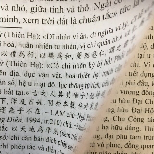Sách dịch hay.
Thày Lê Anh Minh dịch thì tốt rồi.
Tuy nhiên cuốn LỊCH SỬ TRIẾT HỌC TRUNG QUỐC tap 1 được giải thưởng lại sai năm du thuyết của Khổng Tử!
Năm 497 lỗi đánh máy là 479 (trang 91)