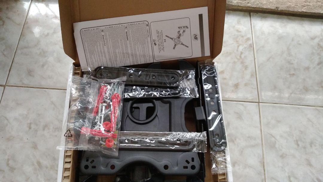 - Hàng được đóng gói cẩn thận, giao hàng đúng hẹn.
- Khung giá treo được làm rất chắc chắn, sơn đen đều cẩn thận. Từng con bu lông được gia công chi tiết tỉ mỉ, mạ kẽm sáng đều gọn. 
- Giá cả rất hợp lý, tôi rất hài lòng về sản phẩm.
- Khâu vận chuyển giao hàng, tôi mong là có thể rút ngắn thời gian, vì trong cùng nội thành Hà Nội mà mất 6-7 ngày giao hàng là hơi lâu.