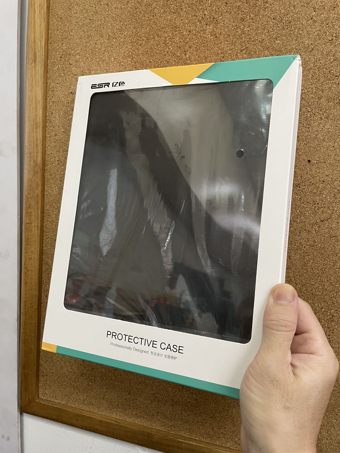 Giao hàng nhanh hơn ngày dự kiến, shop đóng gói hàng cẩn thận, case đúng màu đã chọn, đẹp như hình, chất liệu tốt, vừa vặn