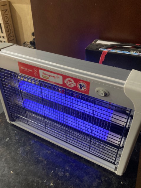 Tôi thấy muỗi bay vào rồi lại bay ra ko chết muốn khiếu nại nhưng phần mềm tiki ko thấy đâu Tóm lại đừng ai bị *** giống tôi cả đèn điện quang và tiki