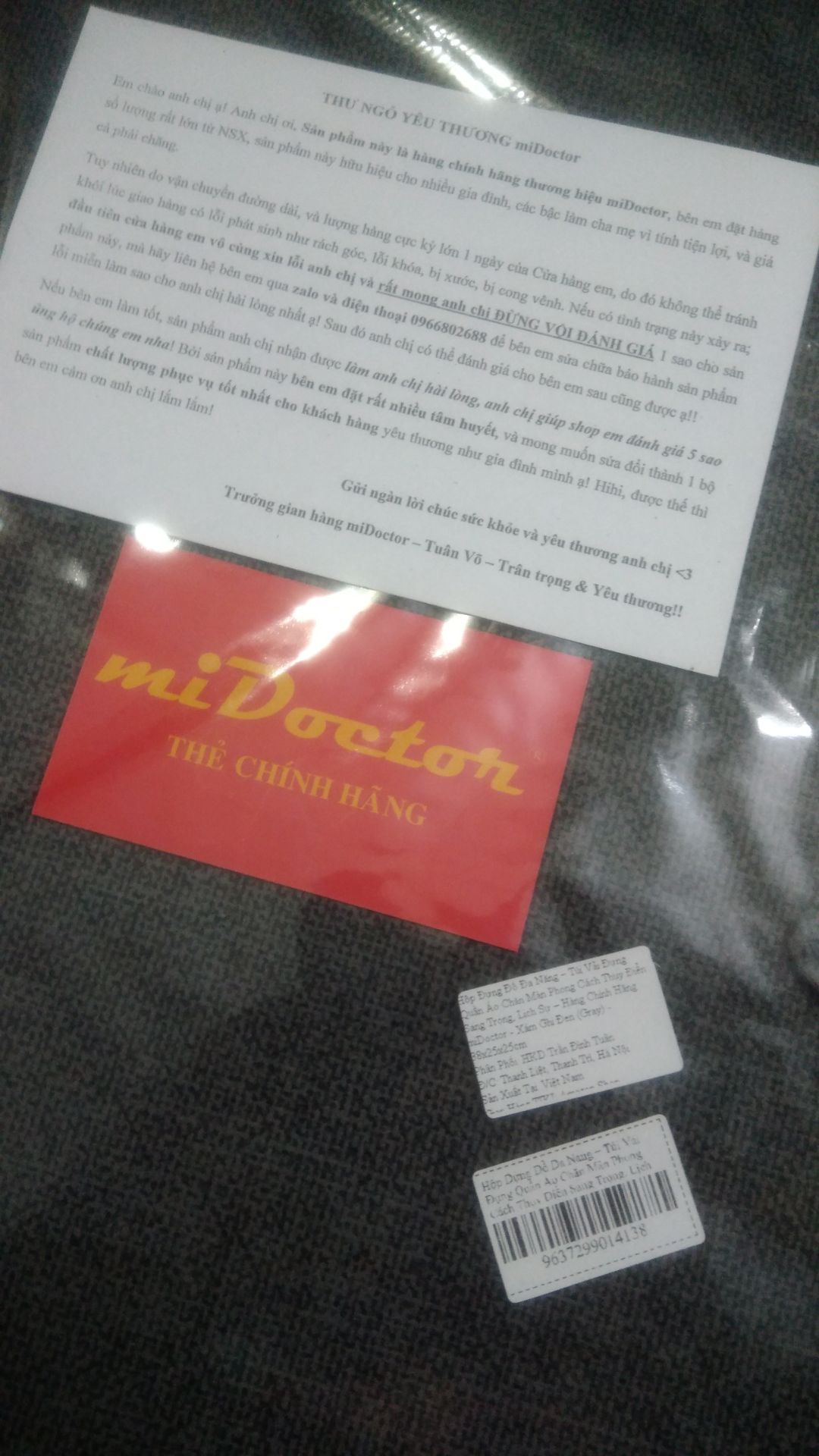 Tiki giao hàng và đóng gói vẫn rất ok.
Sản phẩm thì có nhãn mác rõ ràng, sản xuất tại VN, shop cung cấp cả số đth để sửa chữa bảo hành sản phẩm nếu có lỗi, hên hàng của mình không bị gì. Mình chỉ thấy thùng có mùi hơi khó ngửi chút, nhưng để ở ngoài vài hôm là đỡ hẳn. Nói chung là rất hài lòng về sản phẩm và chắc chắn sẽ mua thêm vài cái nữa.