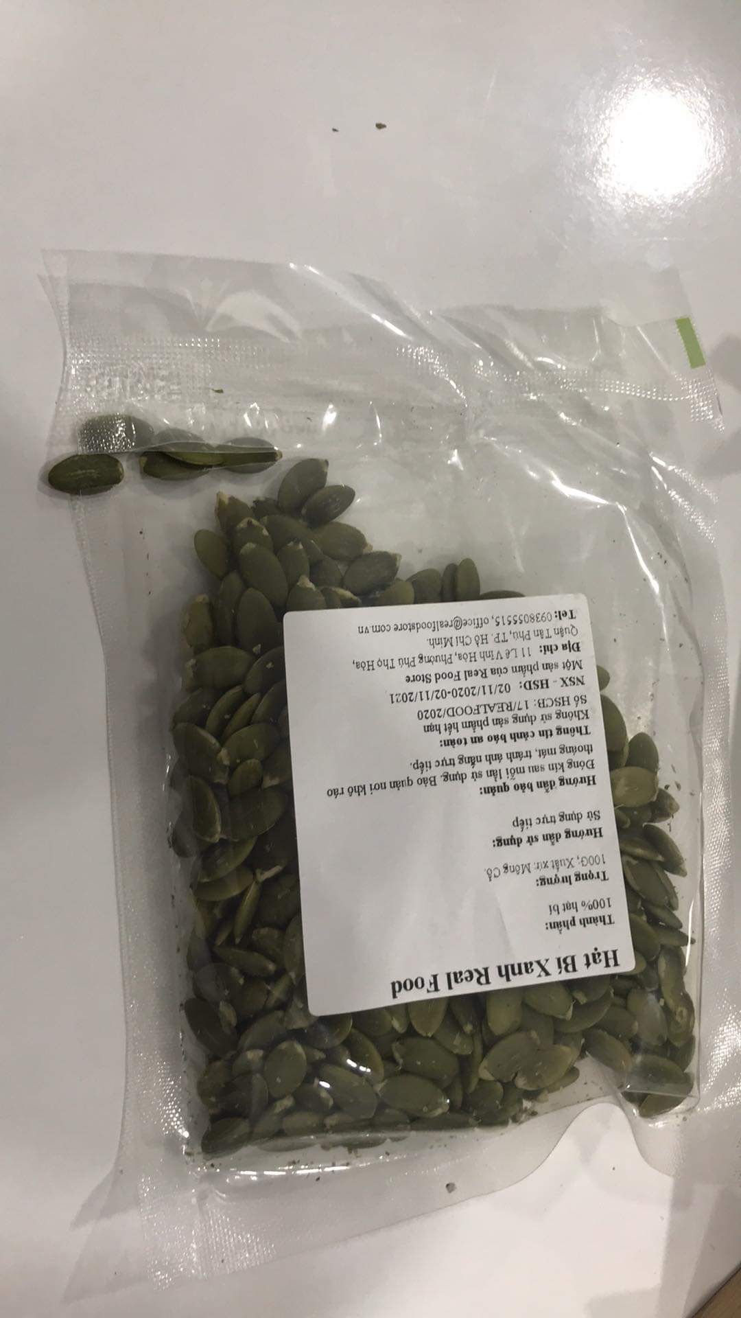 Hàng vừa nhận, khui ăn thử thì hạt bí bị mềm rồi. Đề nghị Tiki lấy lại hàng giúp!