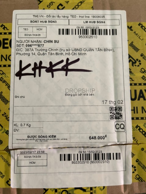 SP này nhớ đặt hàng có tặng củ sạc, nhưng mở hàng ko thấy, xem lại giúp