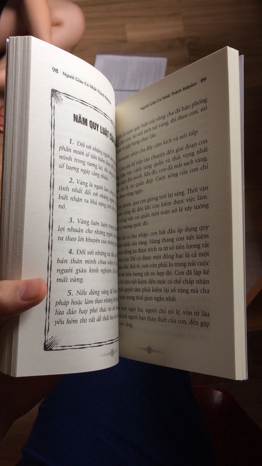 Vừa đặt hôm trước mà sáng hôm sau có luôn. Sách là những câu chuyện chứ không hề khô khan ❤️
