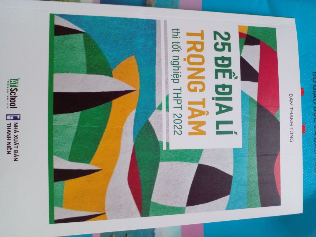 Sach của thầy Tùng thì đỉnh khỏi bàn rồi :")) học xong quyển xử lí nhanh trắc nghiệm địa lí nên giờ làm thêm cuốn này   ạ!