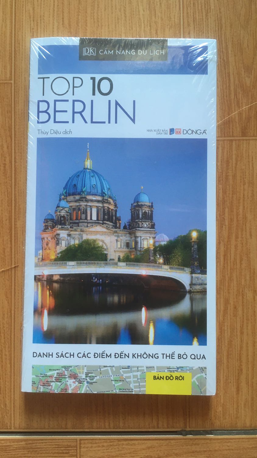 Sách nhỏ gọn đầy đủ các điểm đến. Phù hợp cho các bạn du lịch bụi. Có kèm bản đô. Tiki 2h giao hàng siêu nhanh.