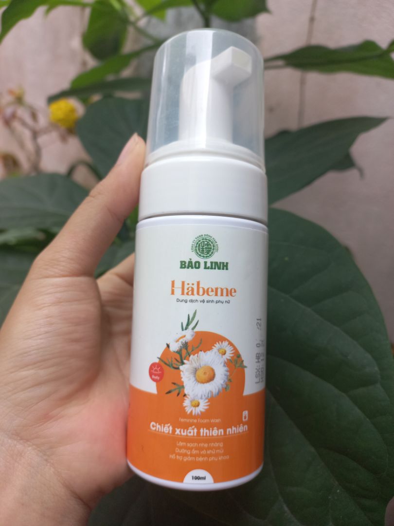 Sản phẩm giao nhanh, đóng gói kỹ càng, anh shipper thân thiện. Mùi hương thơm nhẹ, dạng bọt nên dùng rất tiện, dùng thử thấy khô thoáng, không bị rít. Nói chung là hài lòng, lần sau sẽ ủng hộ shop tiếp!