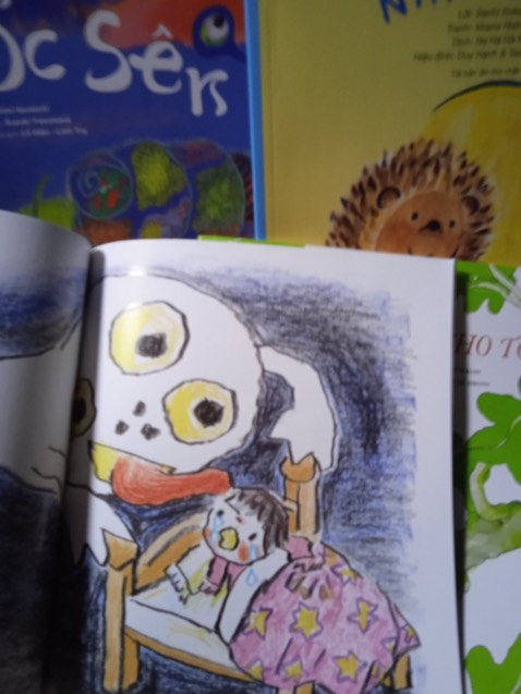 hình vẽ cuốn này khá là cổ điển, trang sách về các món quà cũng ý nghĩa