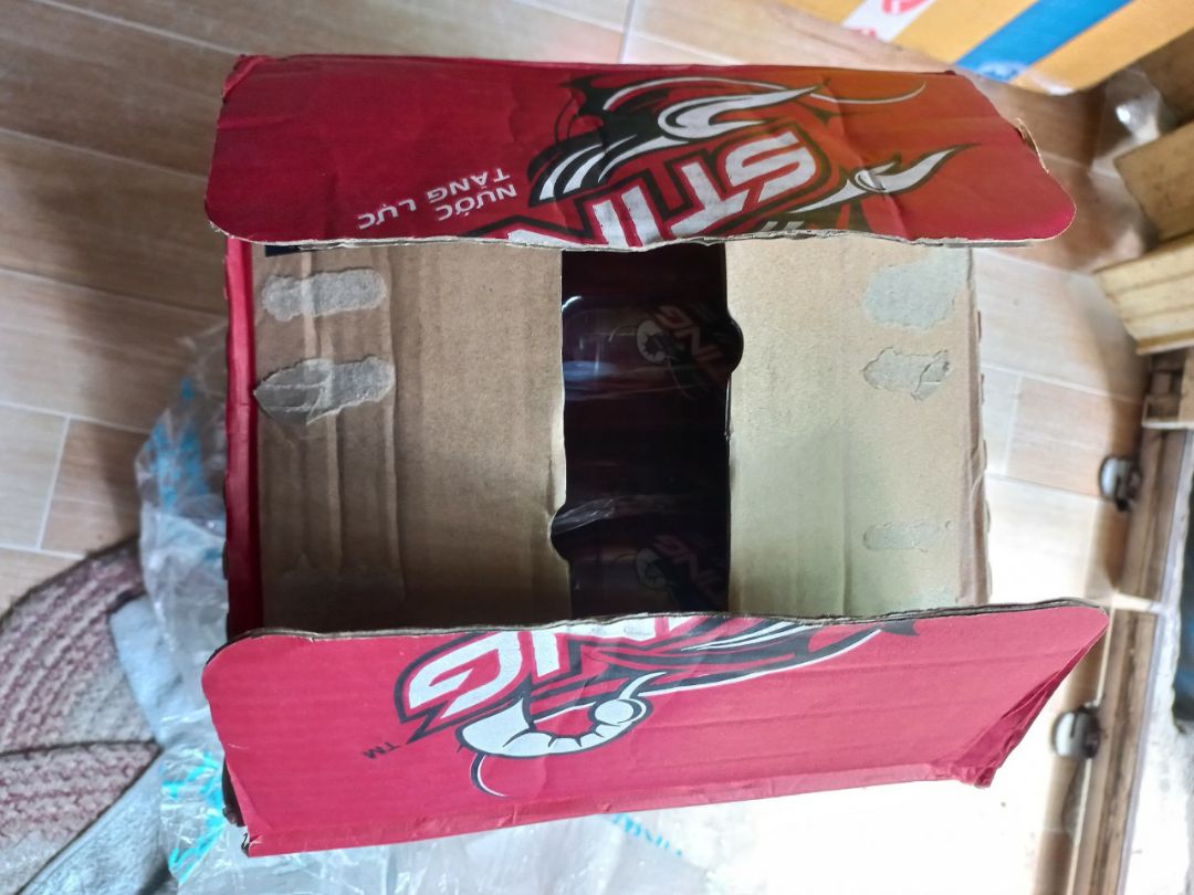 giao thùng mốp méo và thiếu 1 chai. liên hệ lại giúp với tiki ơi.