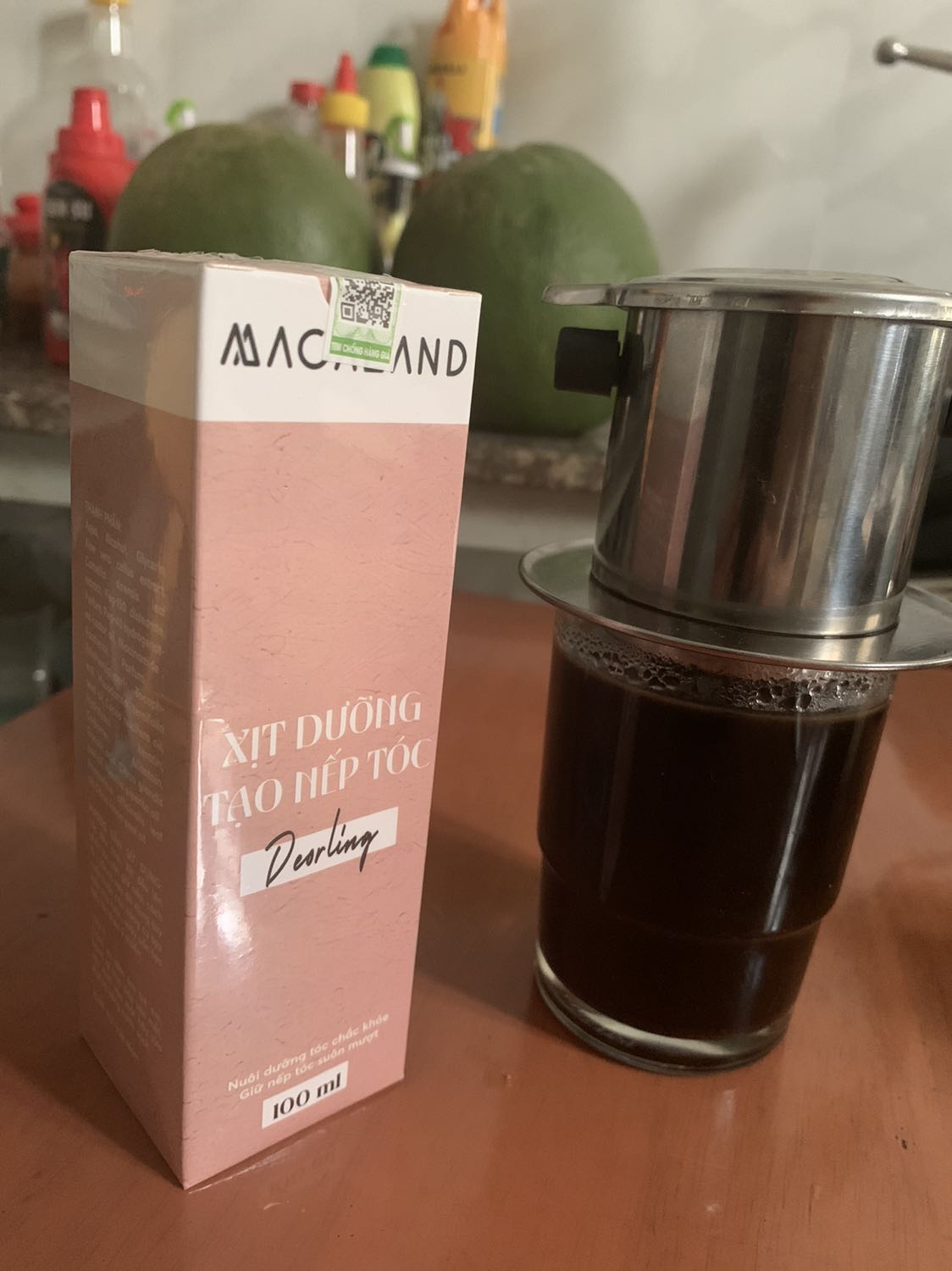 Shop giao hàng nhanh, gói hàng khá kĩ. Về ẩn phẩm thì mùi khá thơm, giữ tóc ổn, ít bị bết