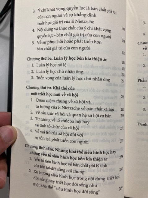 Mình biết đến Triết Gia nhờ video của Thầy Dũng(hiện đang giảng dạy bên Hoa Sen). Các tư tưởng sẽ rất dễ gây hiểu nhầm vì đc diễn đạt bằng lối văn trương rất là văn học trong một tác phẩm triết. ANh Chị để có những cảm nhận thêm của riêng mình