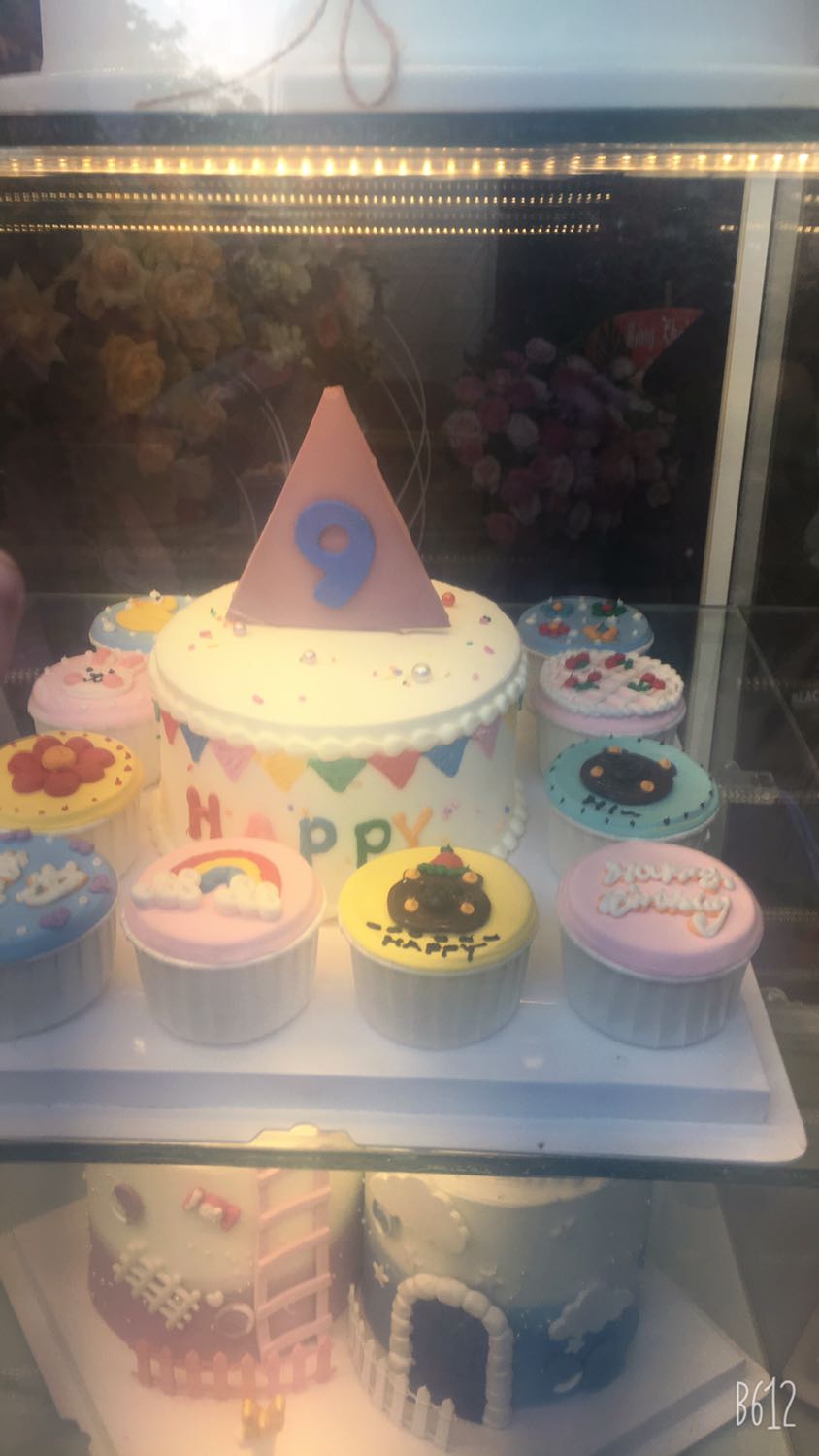 Mình lấy bút 2B nét bút sắc nét k bị mủn vụn đáng đồng tiền bát gạo lắm ạ