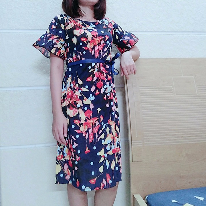 Chất vải hơi thô, nhưng kiểu dáng và màu sắc đẹp, mặc lên nhìn sang chảnh. Mình 46kg, cao 1.55m mặc rất vừa vặn, cảm ơn shop và tiki nhé