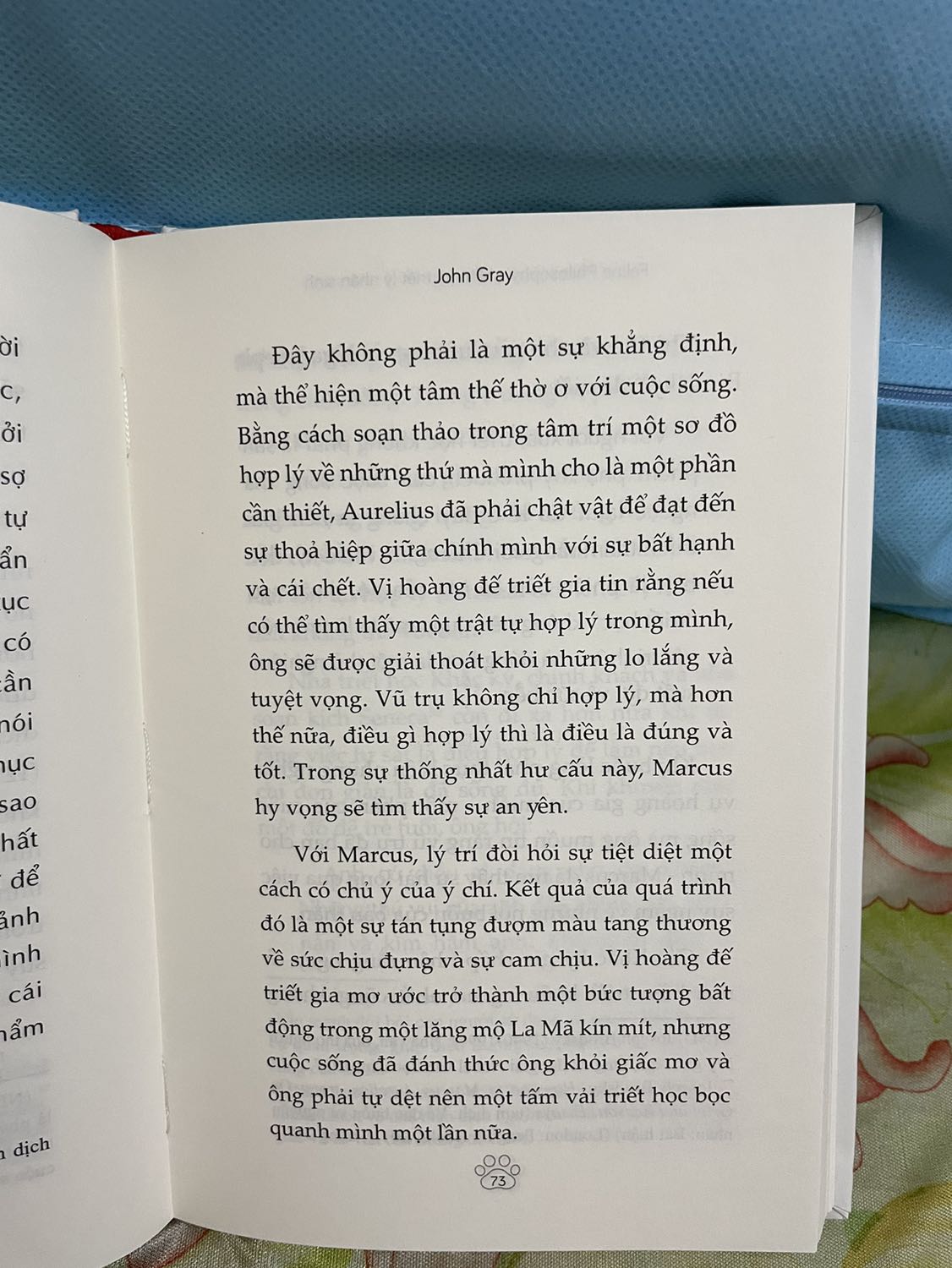 Nội dung thú vị, đưa ra 1 gơc nhìn mới về cuộc sống con người thông qua hình ảnh mèo. Nhưng sách in của 1980sbook thì chán quá ạ, lỗi dính chữ, thừa từ, cụm từ không có nghĩa