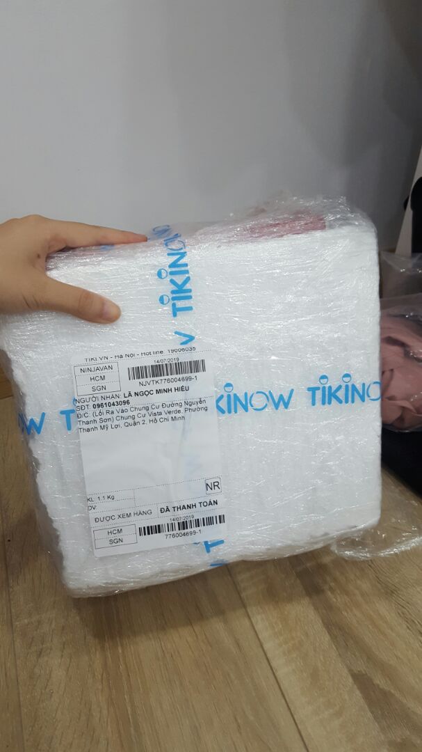 tiki gói hàng rất kĩ lưỡng, sp được bọc trong xốp chắc chắn, có phiếu bảo hành bên trong. dây hơi ngắn tí nhưng được cái bình nước thủy tinh nên nhìn rất đẹp. khi đun sẽ có đèn xanh trông bắt mắt.