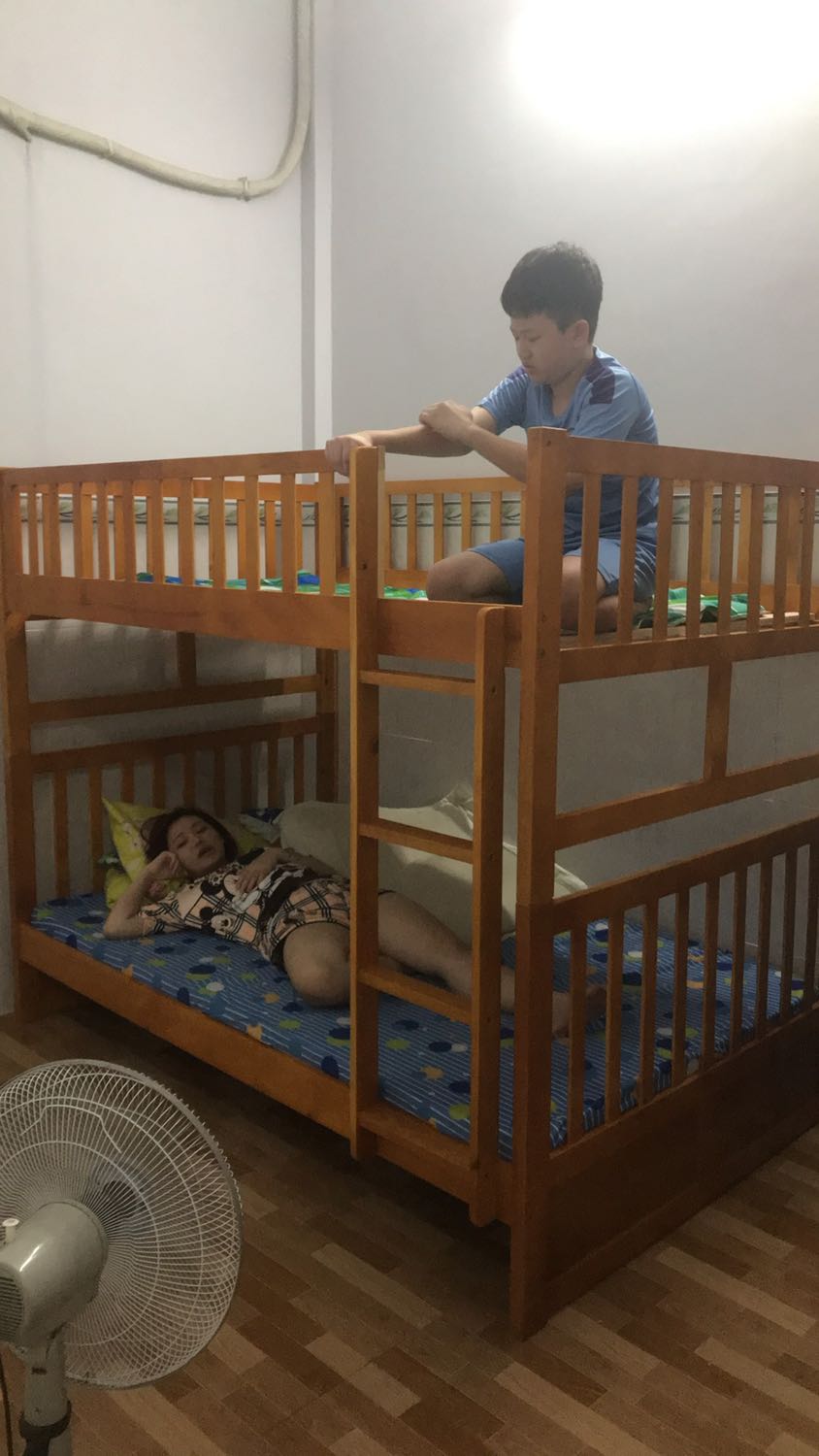 Trừ việc lắp đặt không ổn ra thì cũng ok... sản phẩm chắc chắn, có tặng thêm 10 thanh ngang, mình nhận hàng là màu vàng do màu nâu phải chờ hơi lâu.. nói chung ổn trong tầm giá.. mua được giá tốt.. tks shop