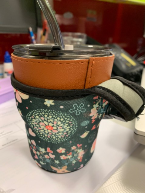 Quai vải khá okie, chất liệu thun co dãn,  kha phù hợp với cái ly mình đang mua! Có điều nhét vô hơi khó!