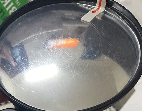 Kiếng bị trầy và mờ ạh,chắc do giá rẻ 😳