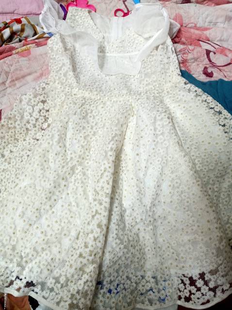 Đầm dày dặn nha. Phom đẹp lắm ạ