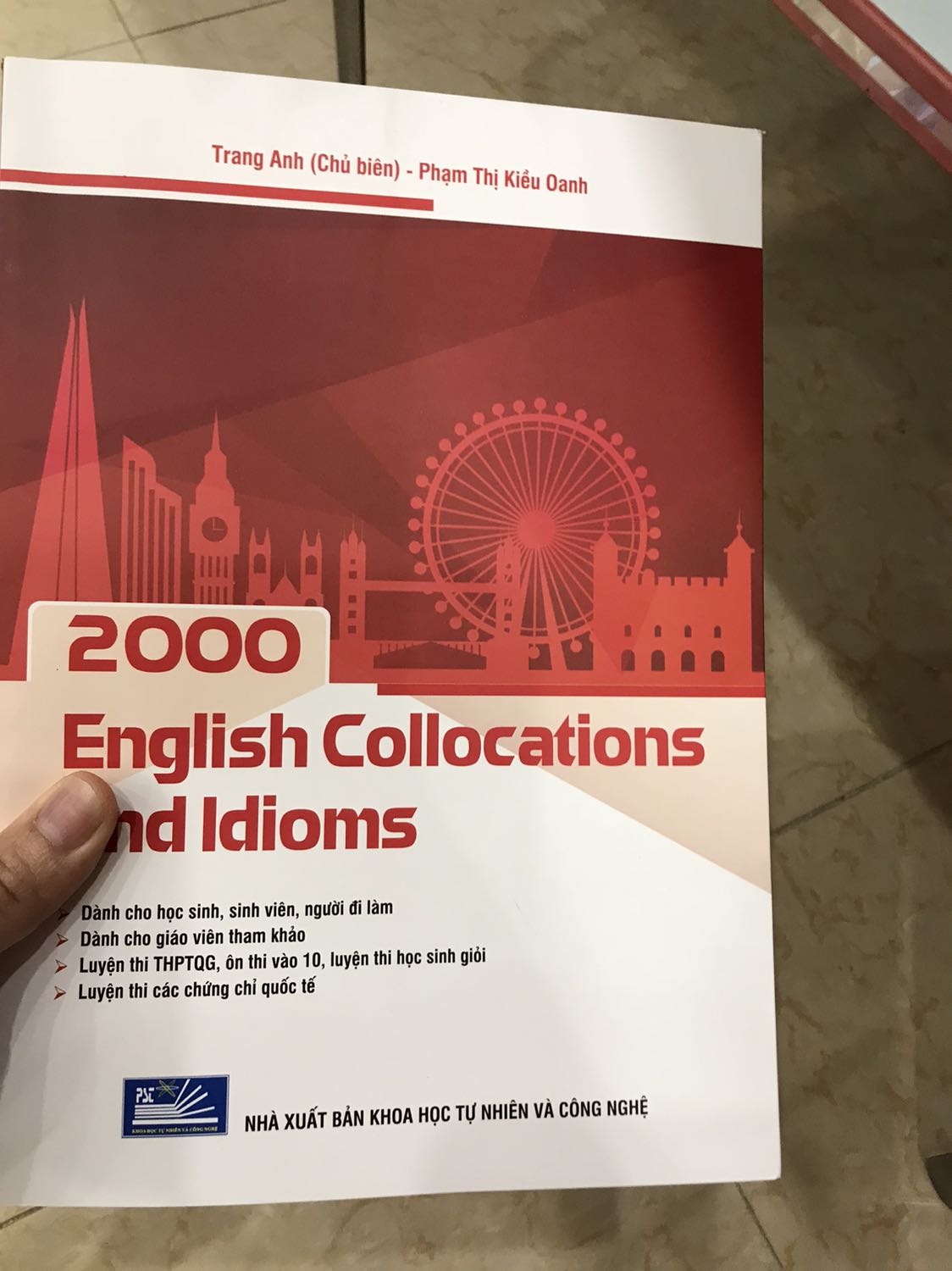 Sách hay nhưng khi mua trên Tiki lần này cảm giác như  bị *** khi giá sale 40% mà lúc mua về nhìn giá sau sách bằng giá đã sale nực cười *** các bạn ạ. Giá sau sách là 119k mua lúc sale 40% cũng là 119k nhé 😂 ai mua chú ý nhé