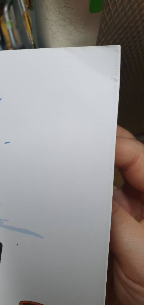 Mình mua sách của tiki rất là nhiều. Đây là lần đầu mình nhận sách rách gáy nhiều. Mở hộp thì không thấy hóa đơn nhận hàng và bìa sách thì  cong.